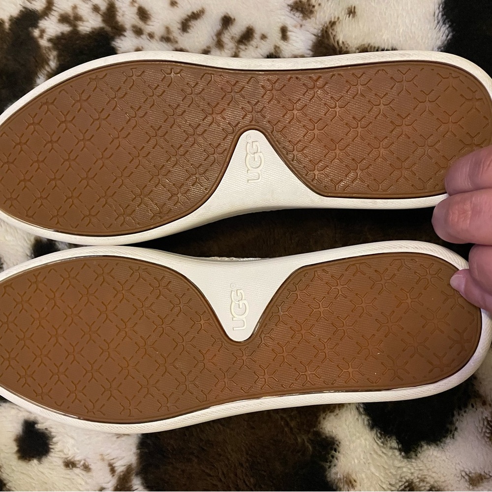 UGG Women's White and Tan Sammy Slip-On Shoes - Picture 3 of 6